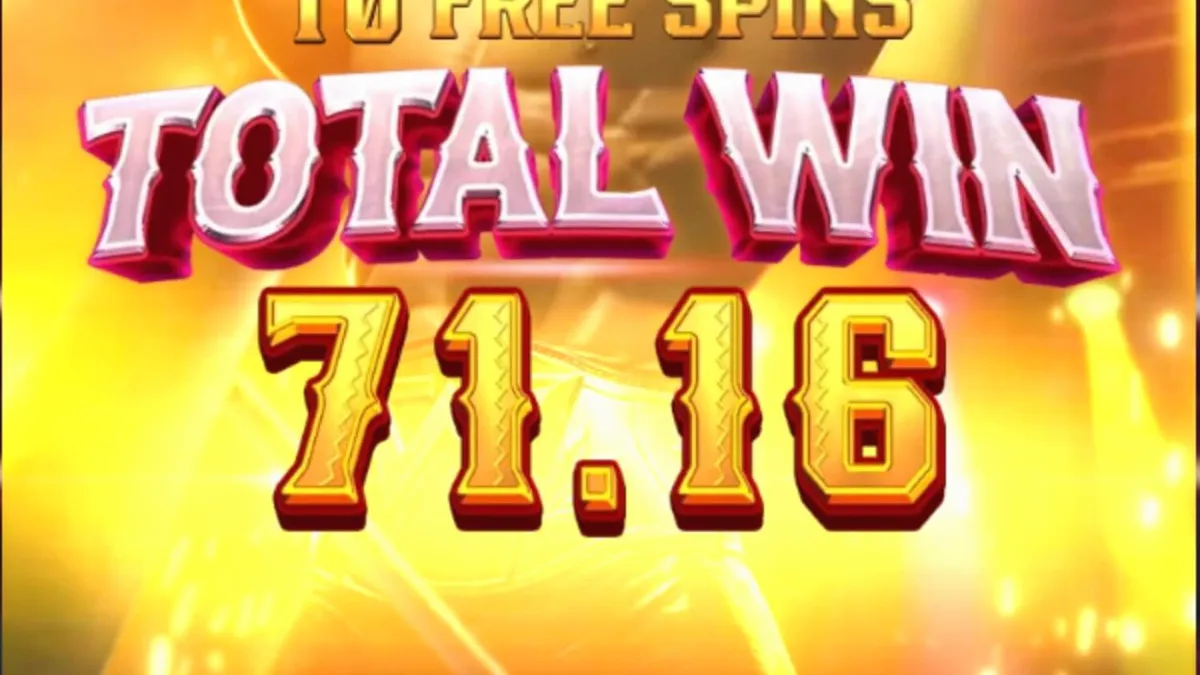 Lutadores de wrestling em um ringue iluminado no Reel Royale Showdown